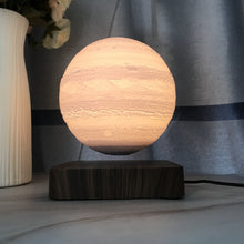 Lade das Bild in den Galerie-Viewer, Magnetisk levitation og 3D-printing skaber et imponerende kunstværk. Lampe svæver lydløst og roterer, tilpasselig farve og nem betjening