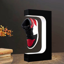 Lade das Bild in den Galerie-Viewer, Skodisplayets innovative design fremviser skoenes unikhed og kvalitet med en svævende og unik præsentation
